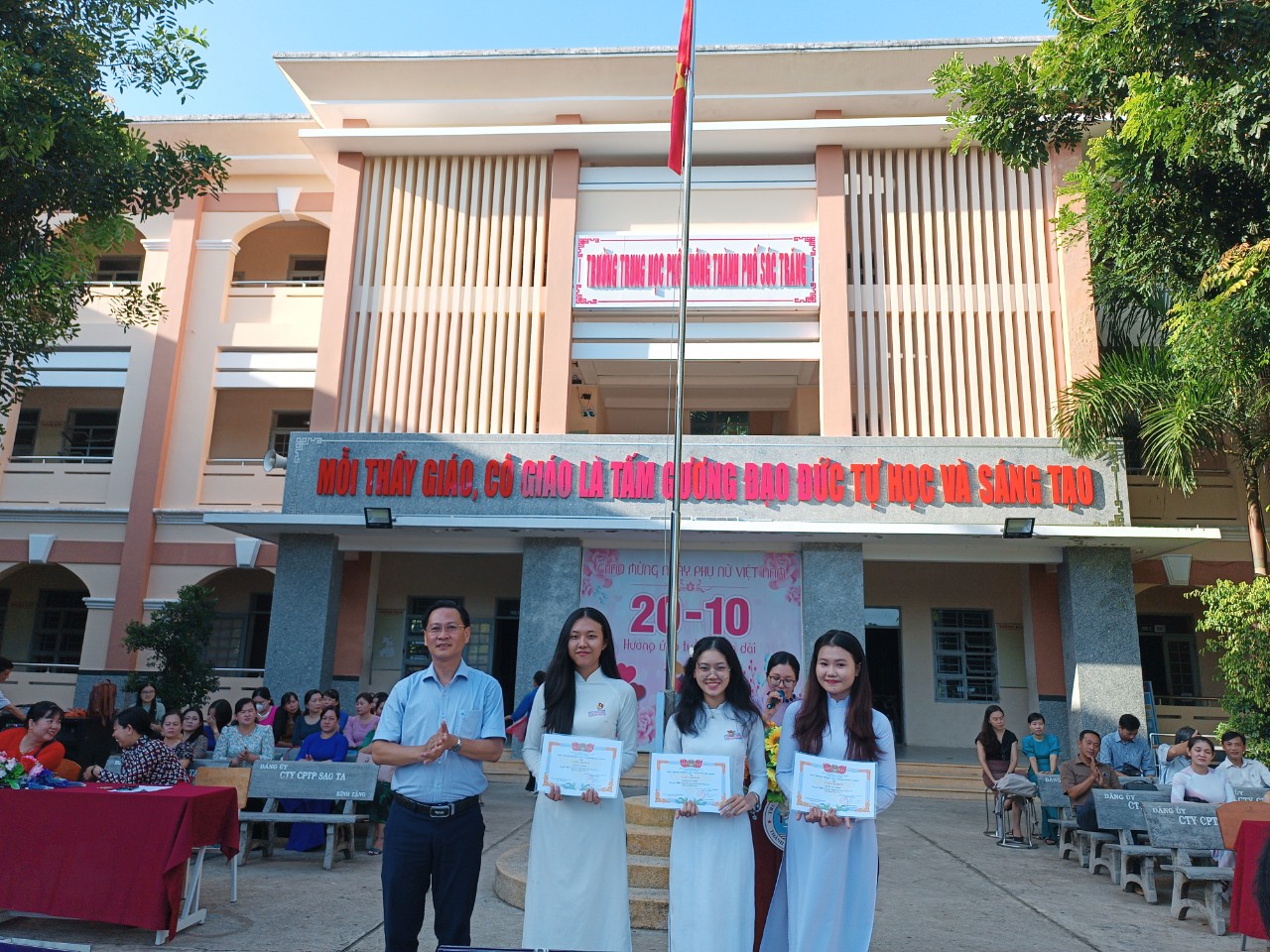 Tổ Ngữ văn tổ chức các hoạt động cho học sinh chào mừng kỷ niệm 41 năm ngày Nhà giáo Việt nam (20/11/1982 – 20/11/2023)